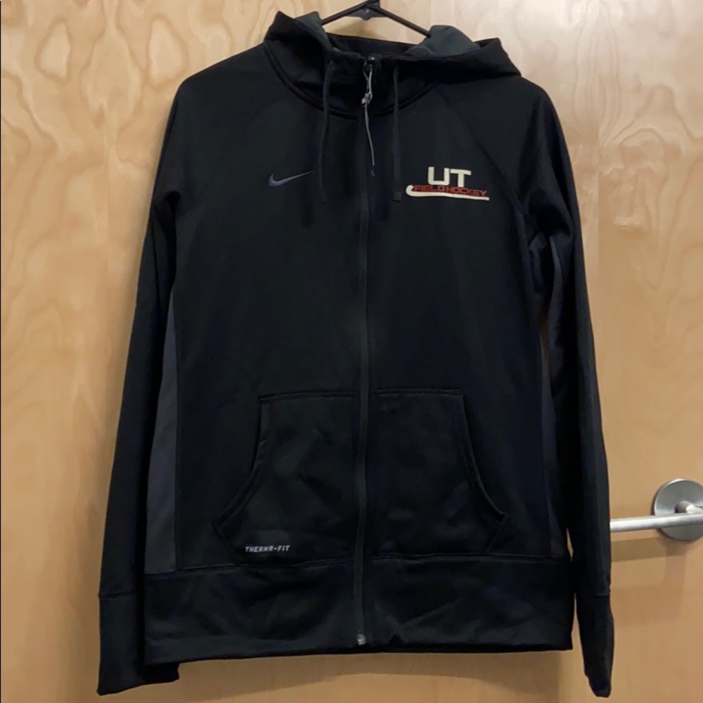 Woman Nike therms-fit hoodie. Size M